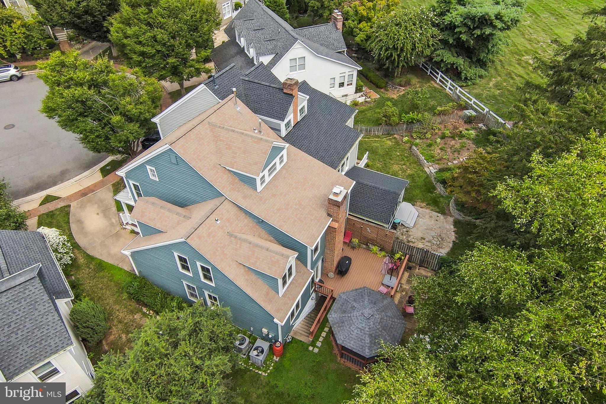 215 Andover Ct NE