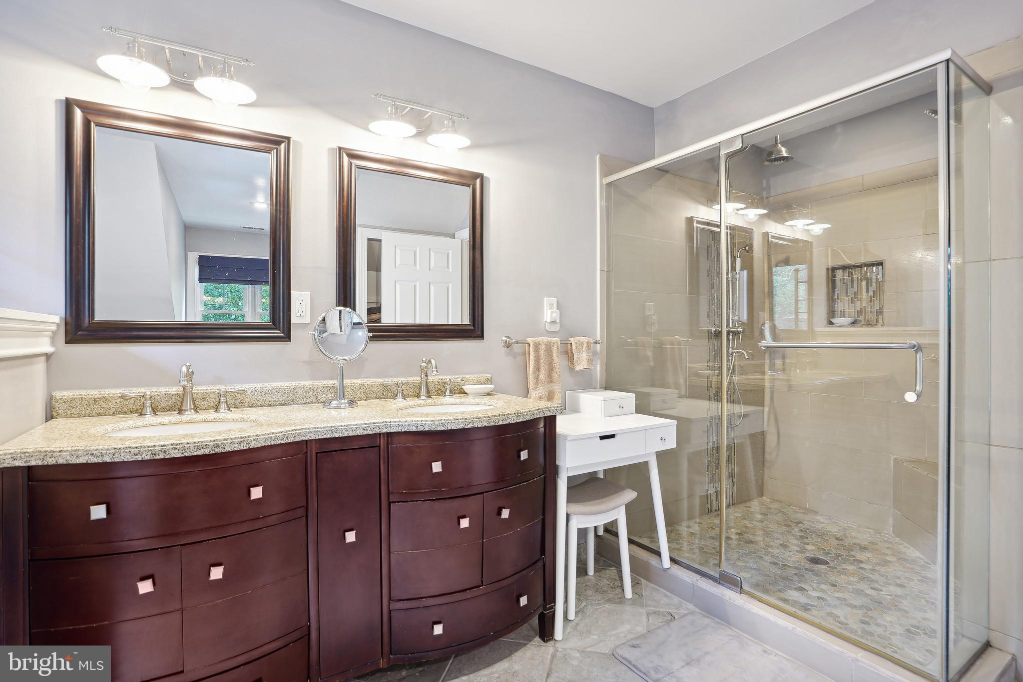 215 Andover Ct NE