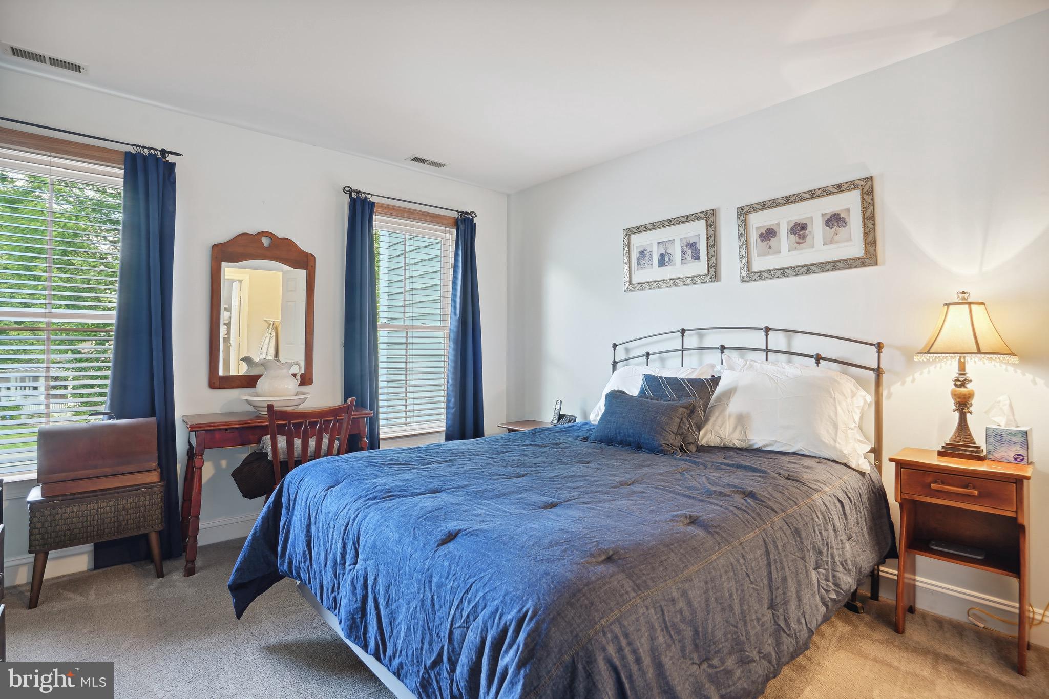 215 Andover Ct NE