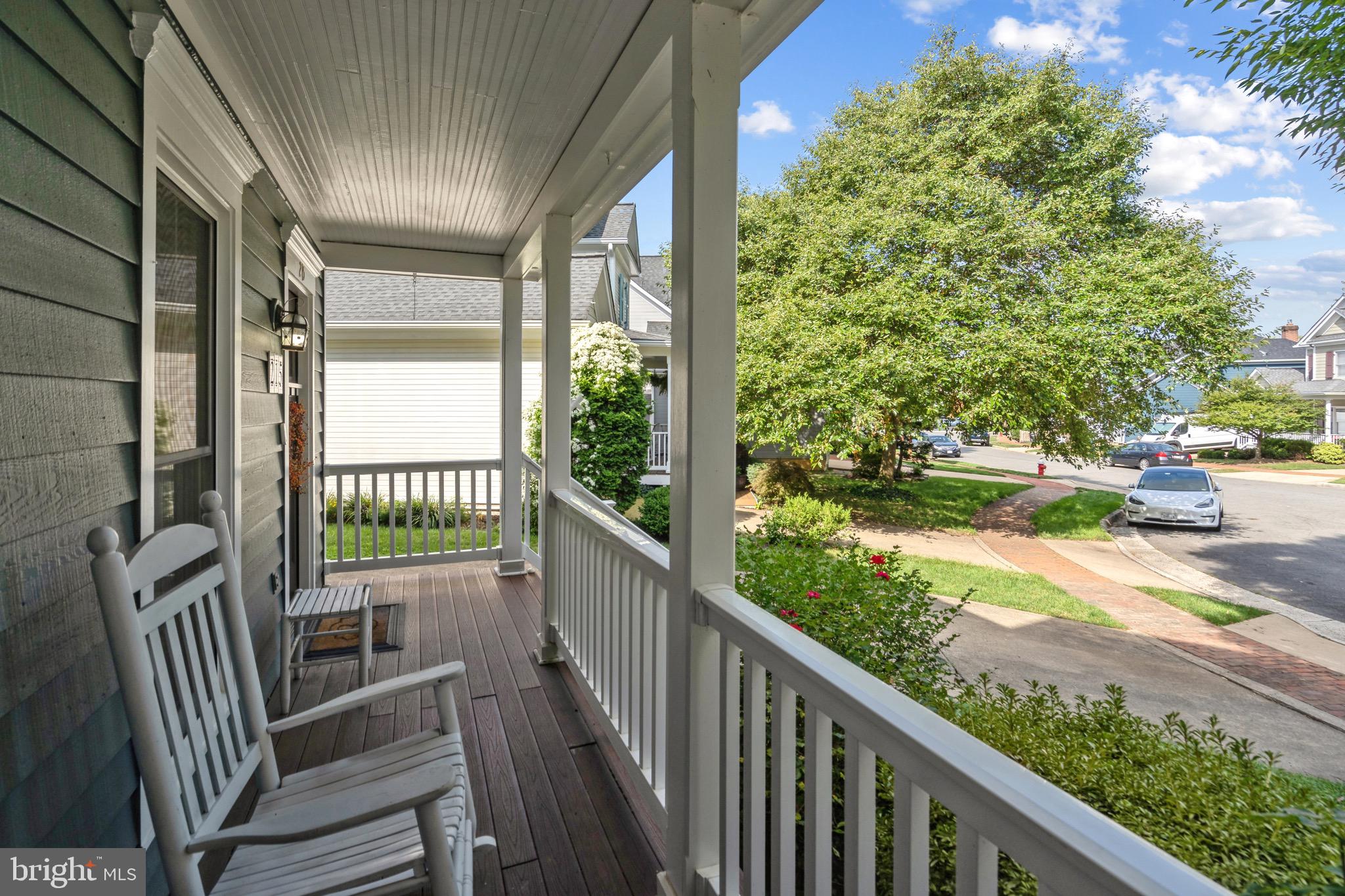 215 Andover Ct NE