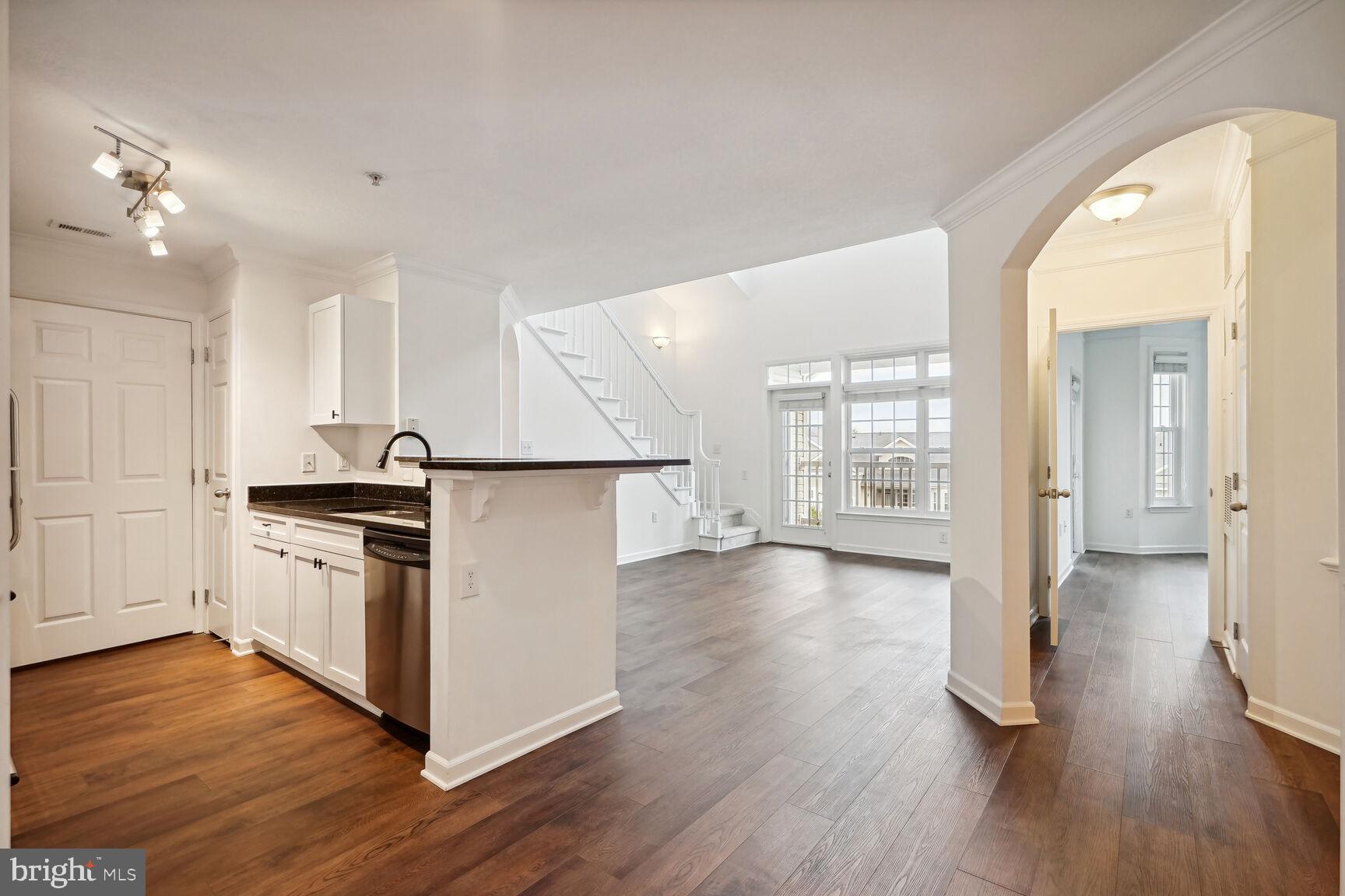 501 Sunset View Ter SE #404