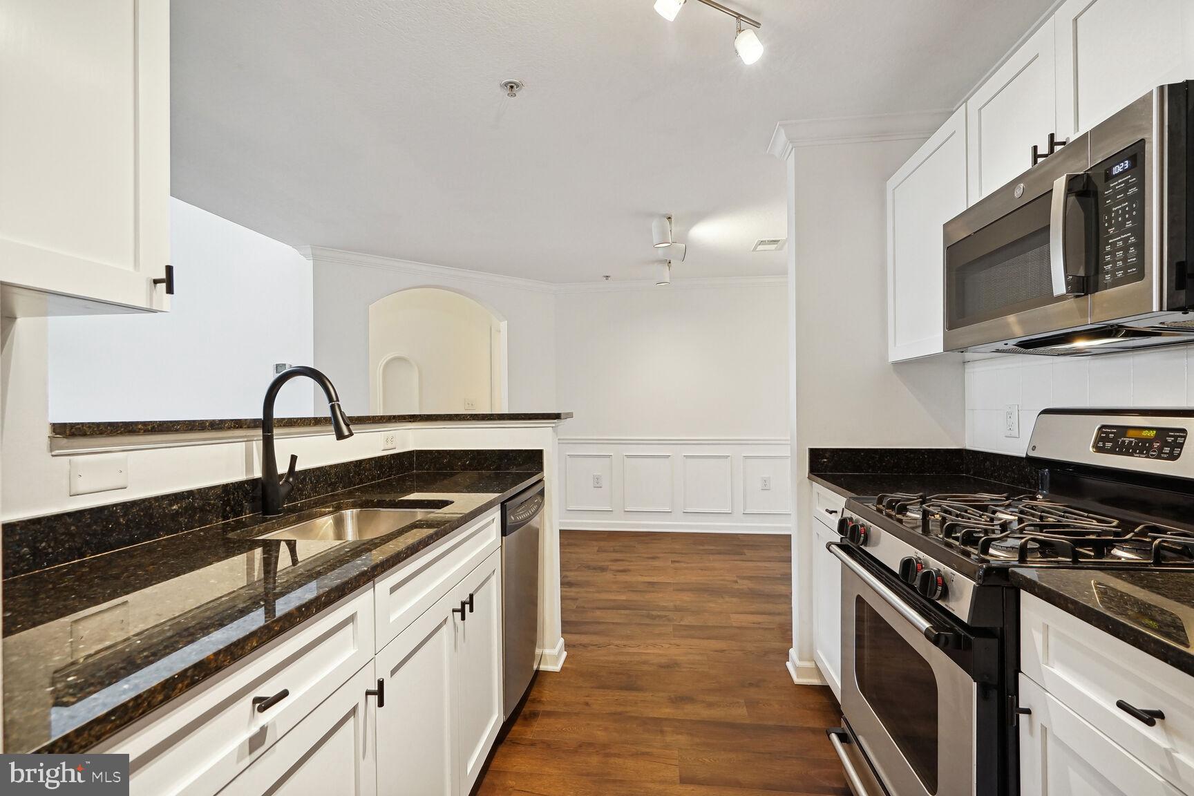 501 Sunset View Ter SE #404