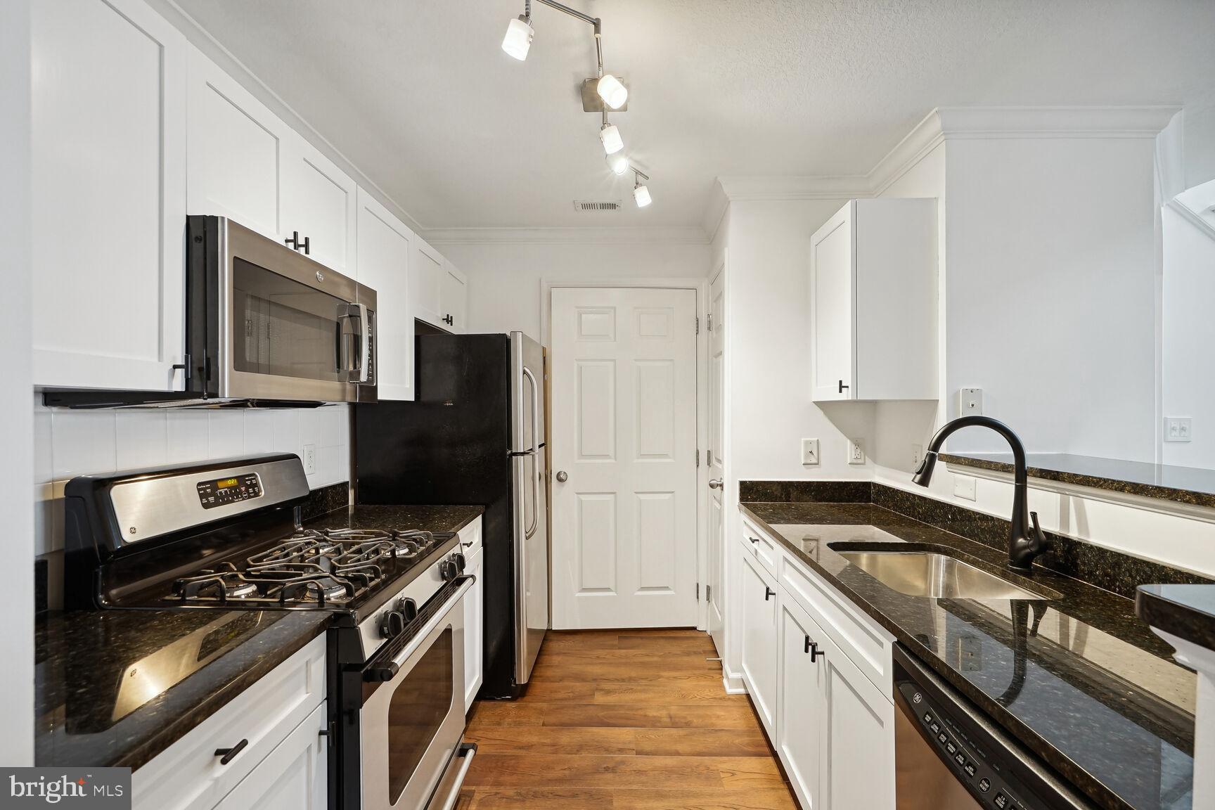 501 Sunset View Ter SE #404