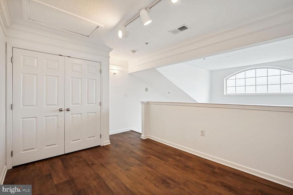 501 Sunset View Ter SE #404