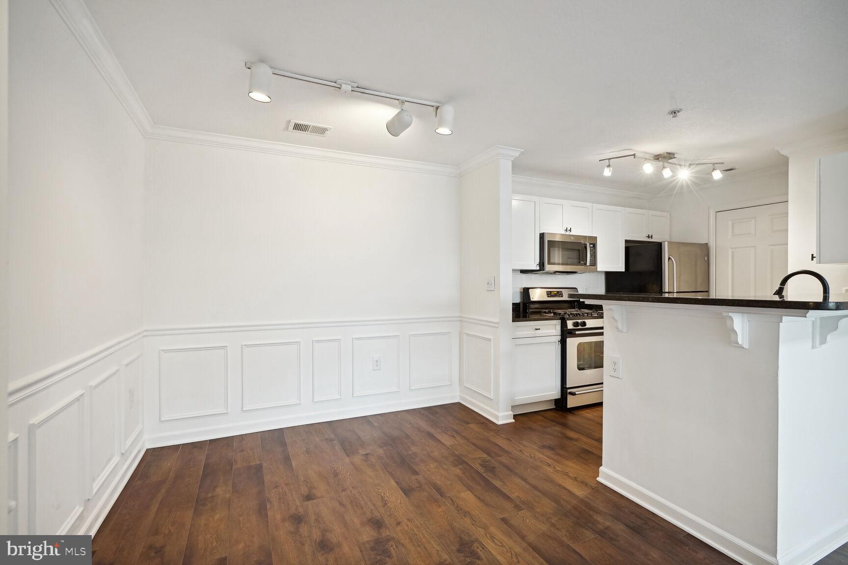 501 Sunset View Ter SE #404
