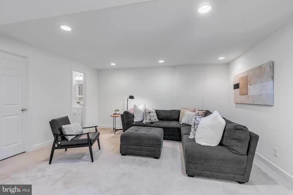 17133 Magic Mountain Dr