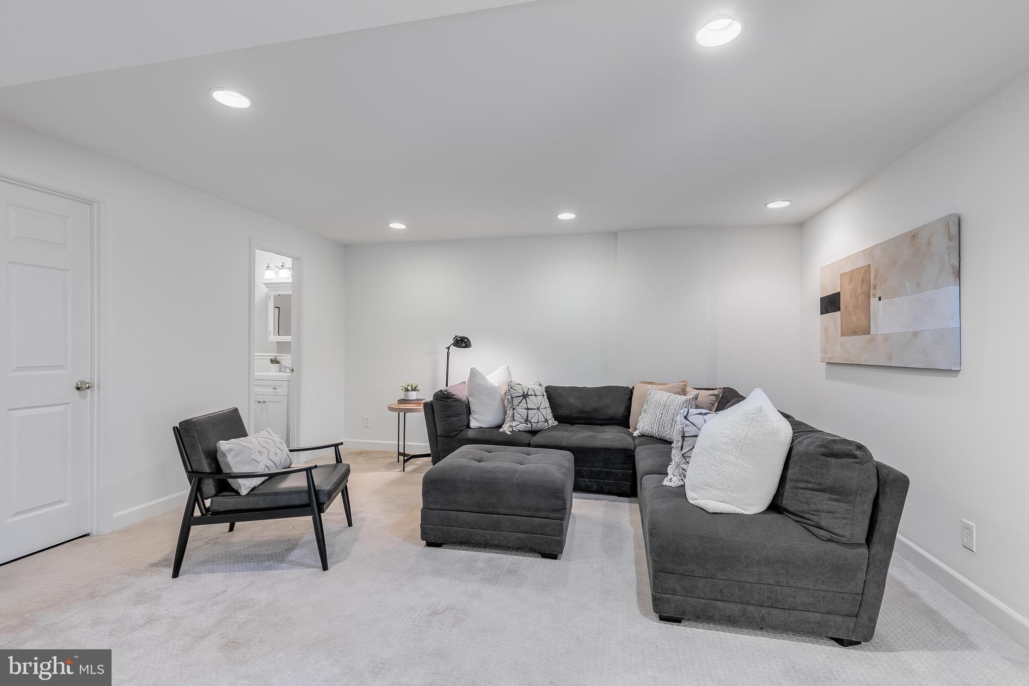 17133 Magic Mountain Dr