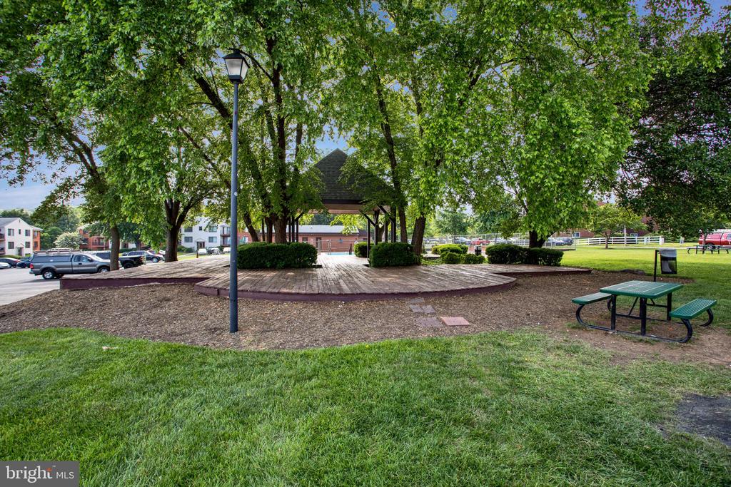 125-M Clubhouse Dr SW #11