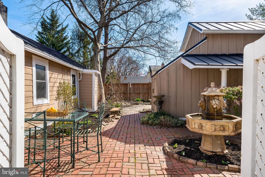 316 Edwards Ferry Rd NE
