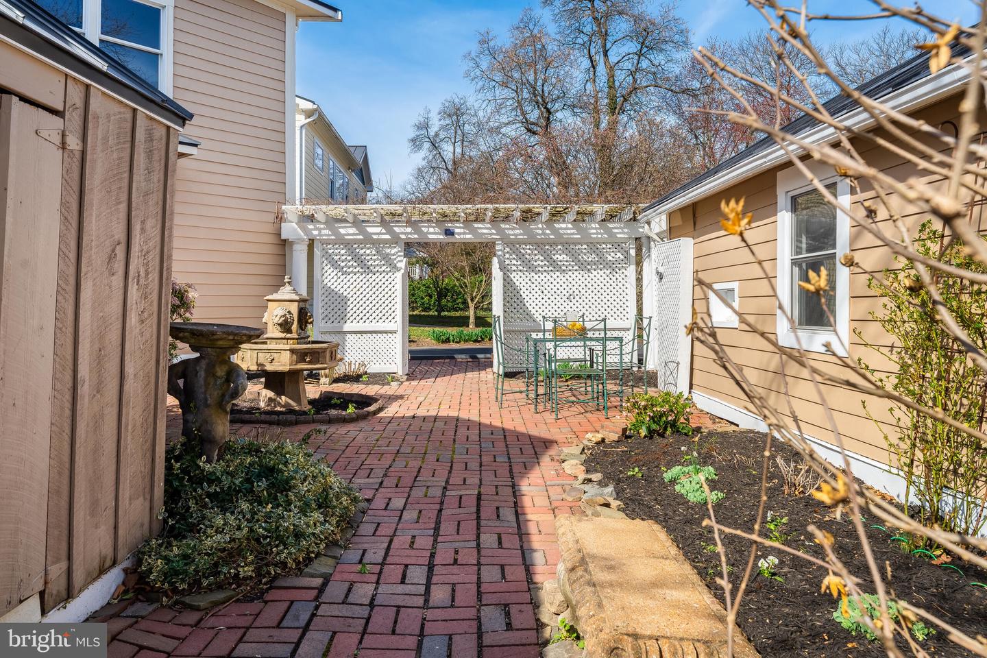 316 Edwards Ferry Rd NE