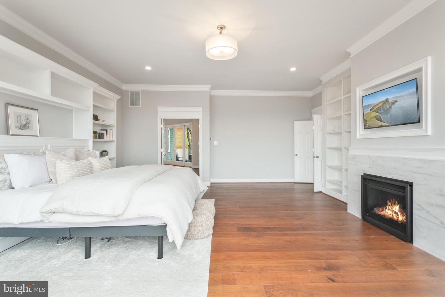 14812 Manor View