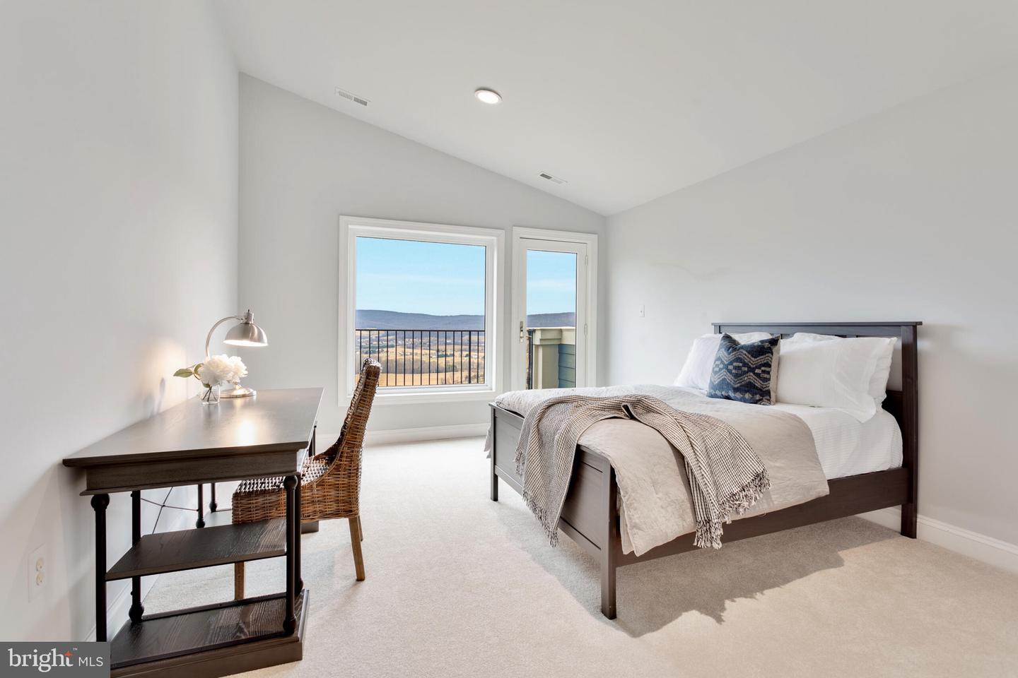 14812 Manor View