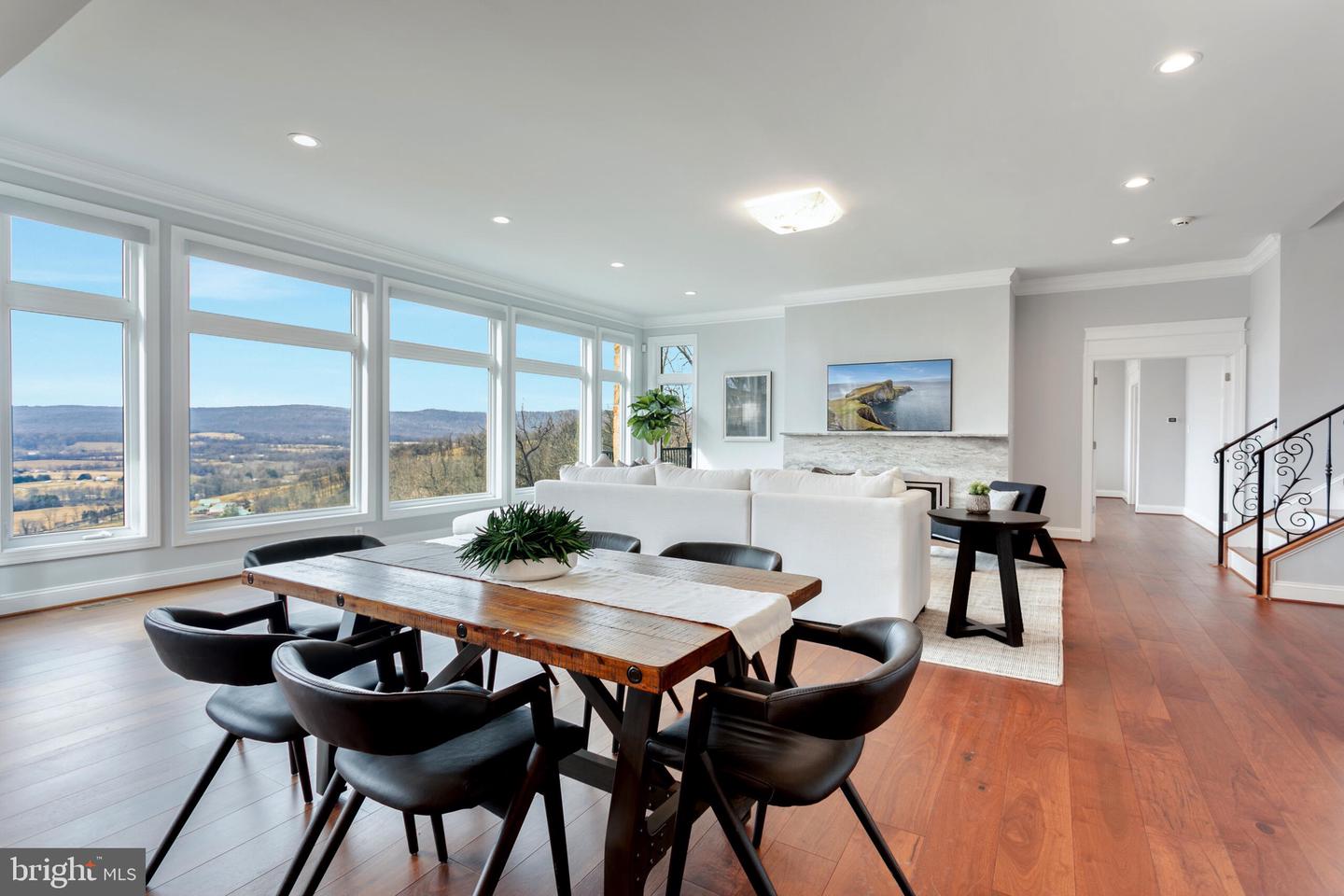 14812 Manor View