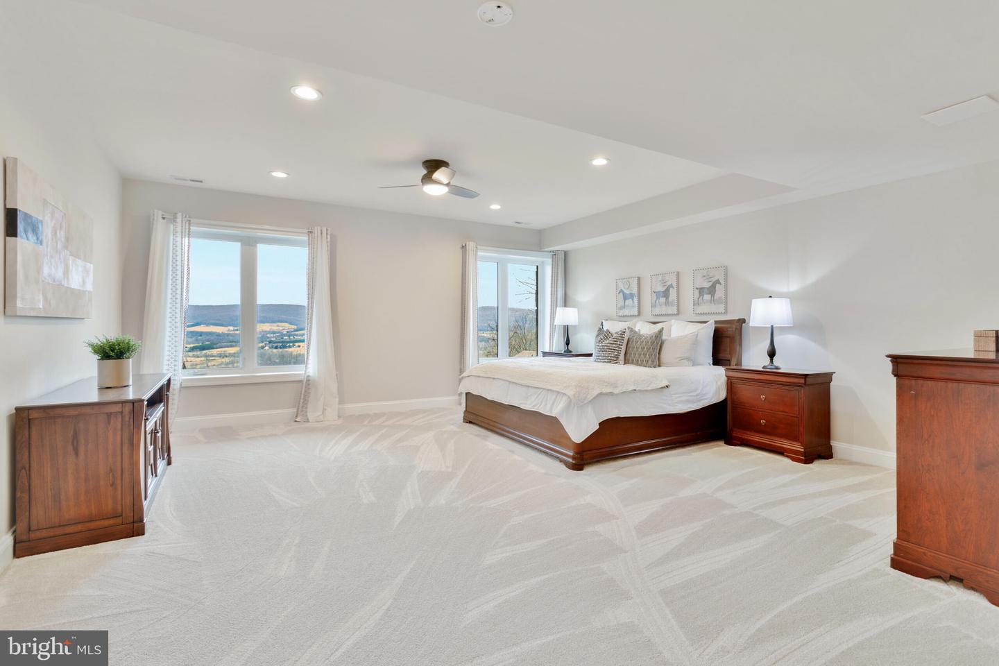 14812 Manor View