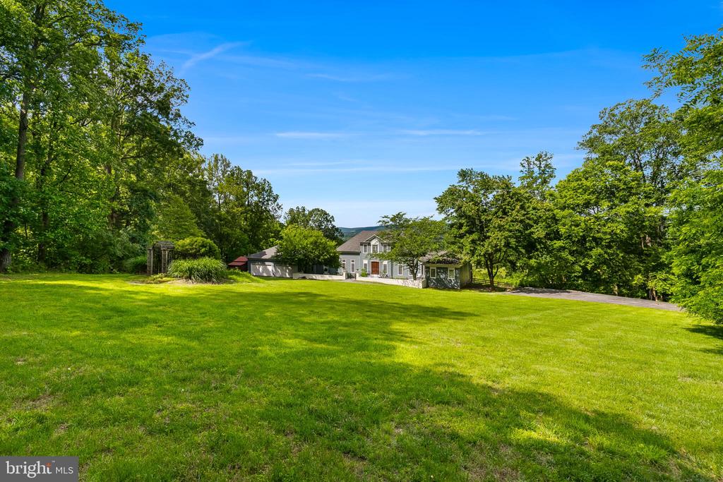 14812 Manor View