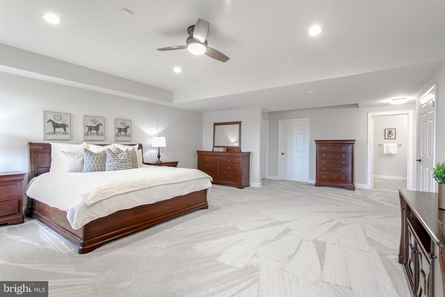 14812 Manor View