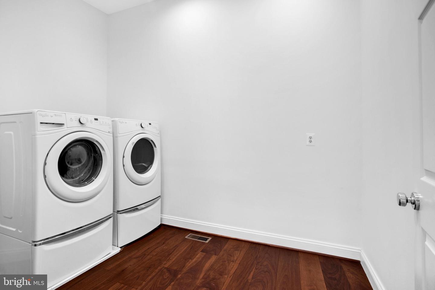 14812 Manor View