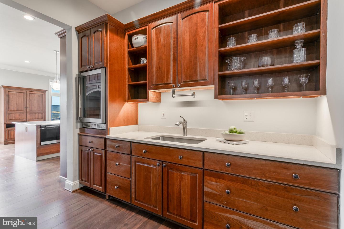 14812 Manor View