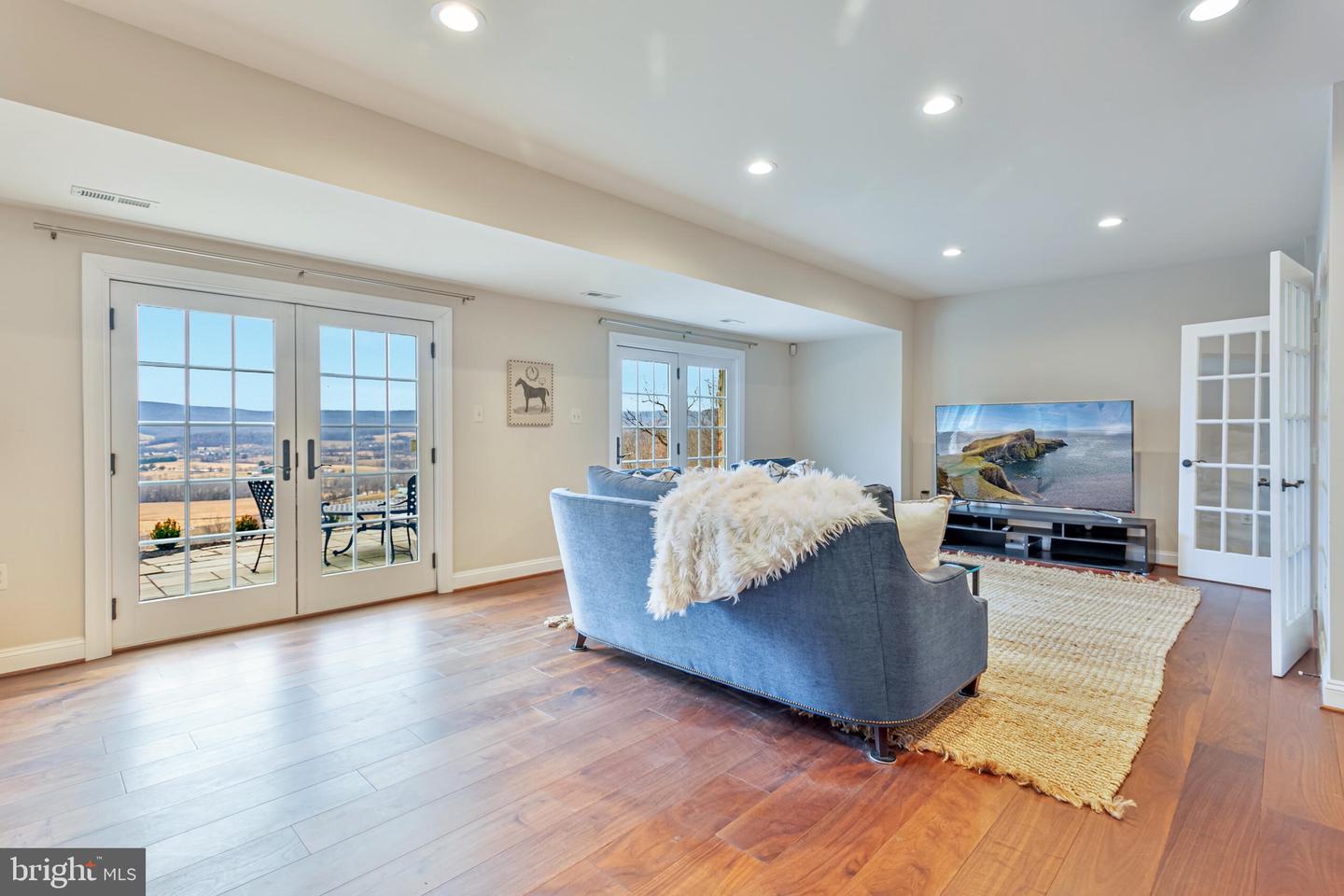 14812 Manor View
