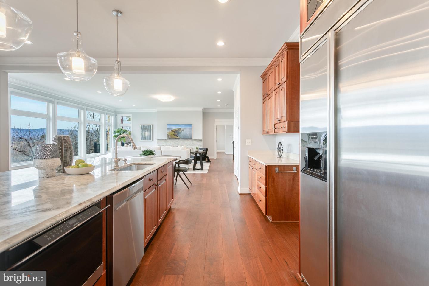 14812 Manor View