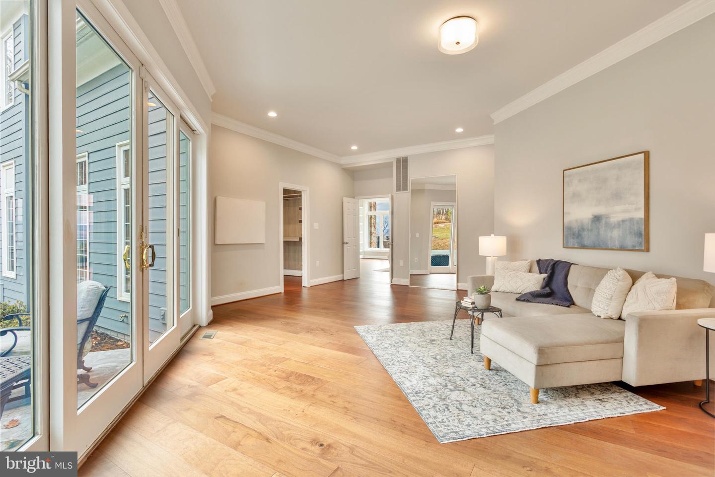 14812 Manor View
