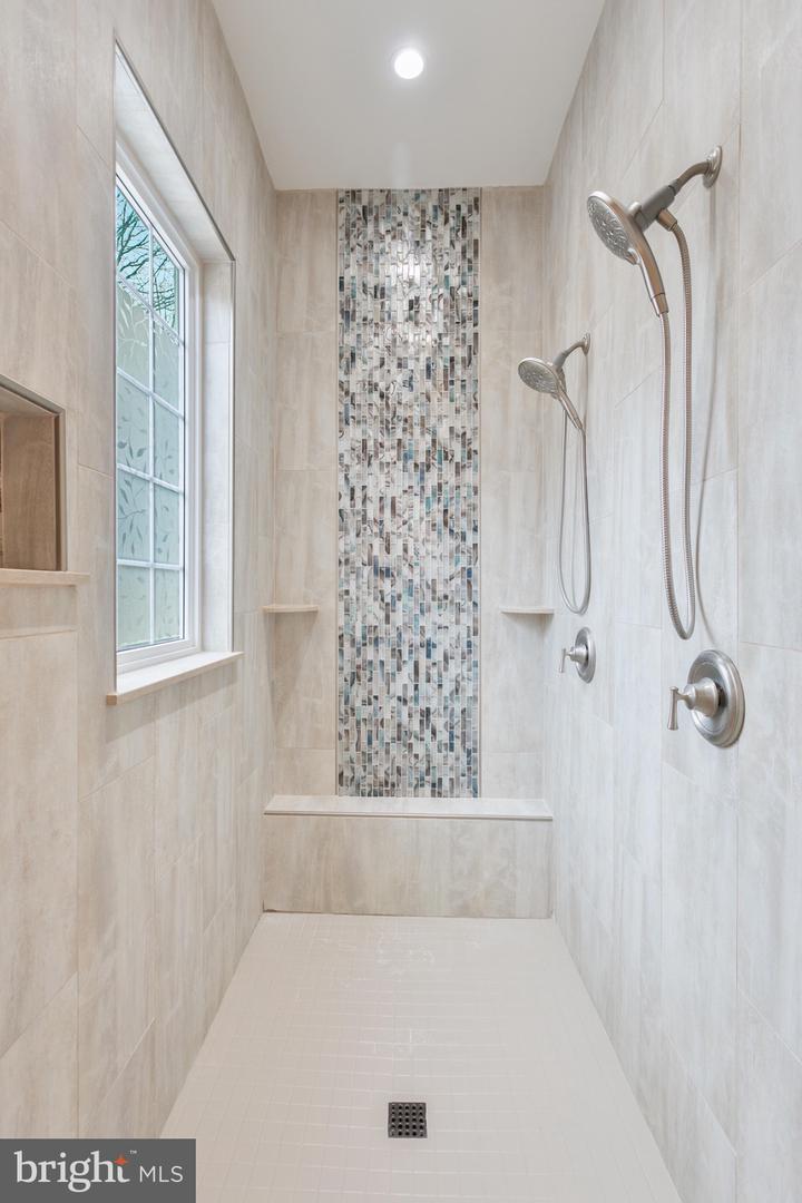14812 Manor View