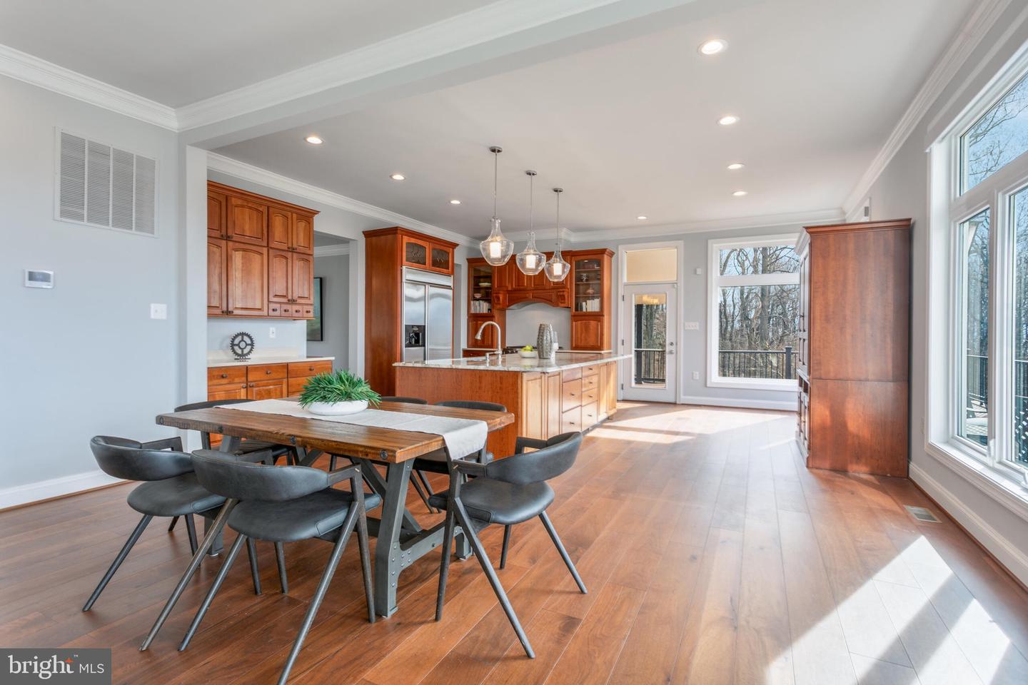 14812 Manor View