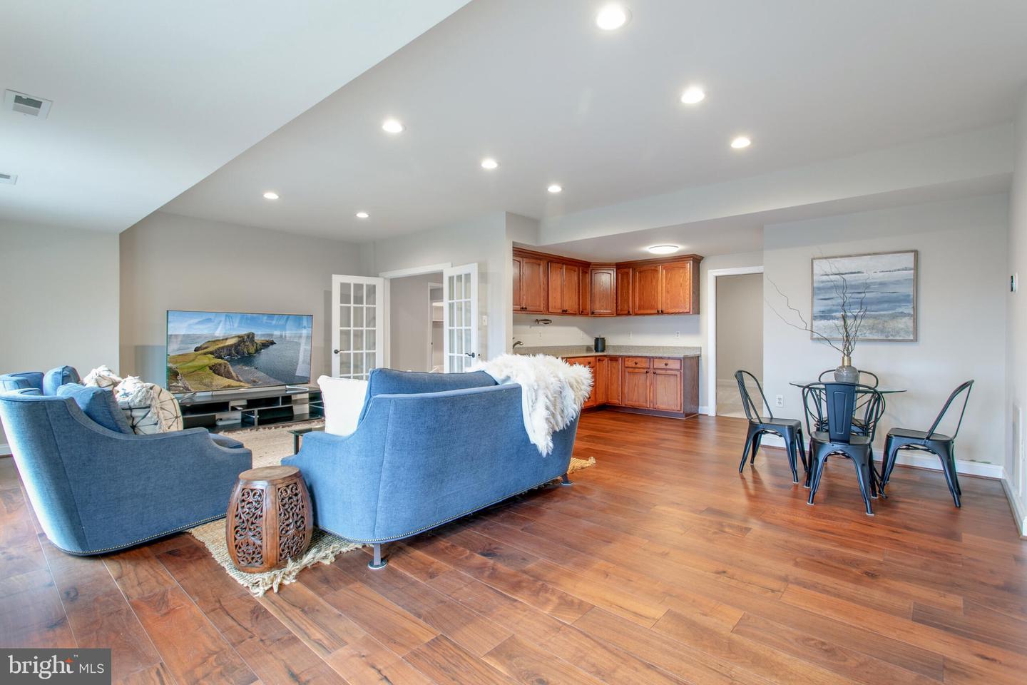 14812 Manor View