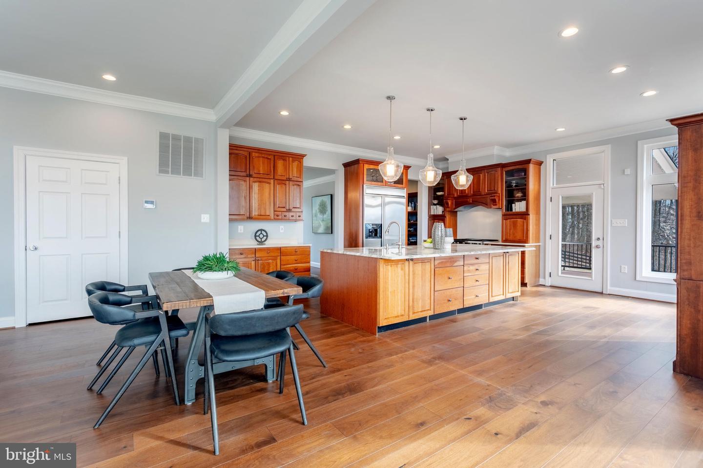 14812 Manor View