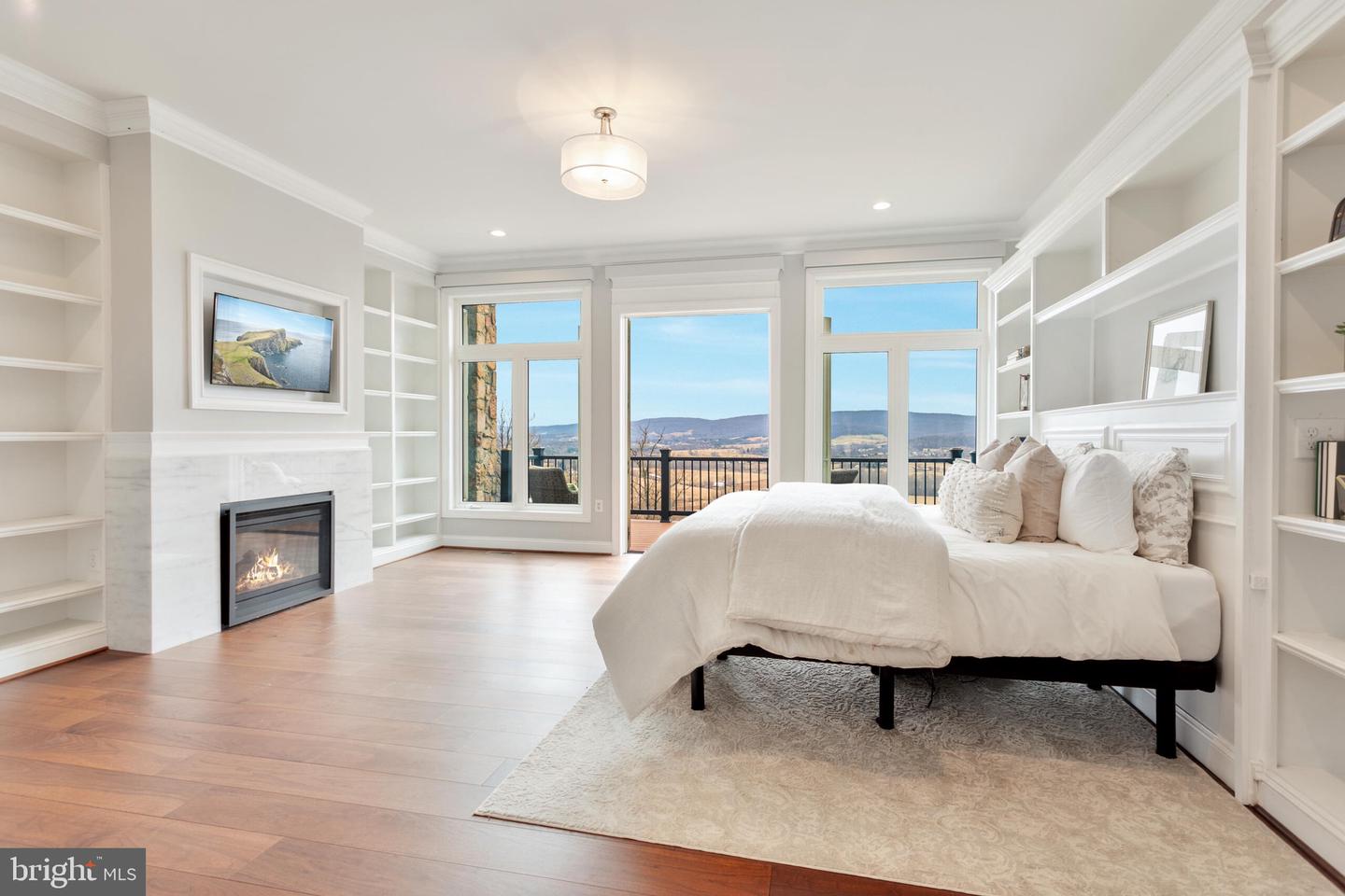 14812 Manor View