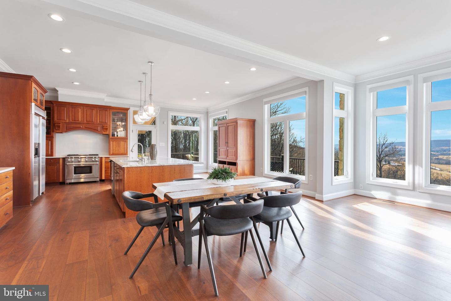 14812 Manor View