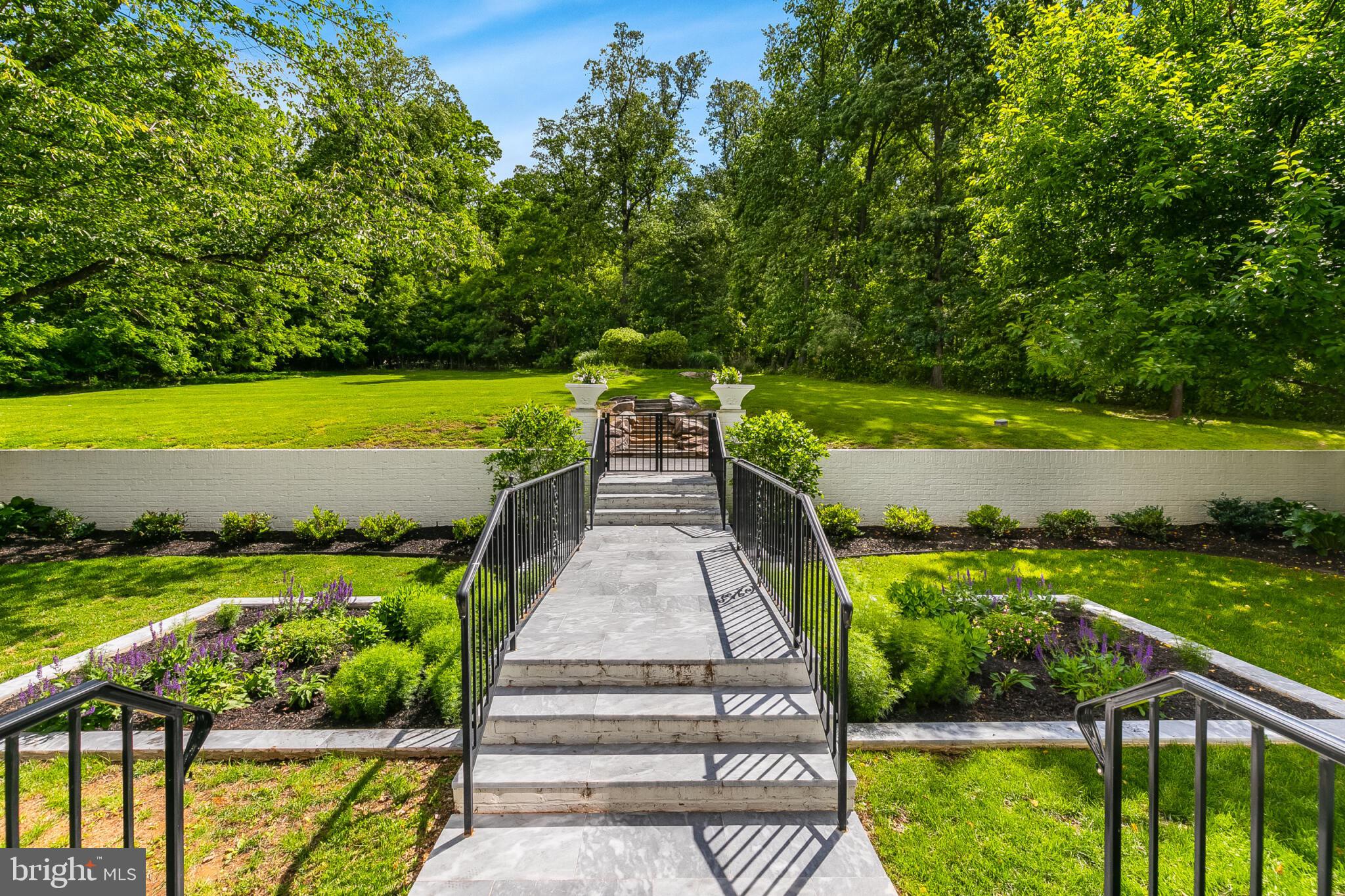 14812 Manor View