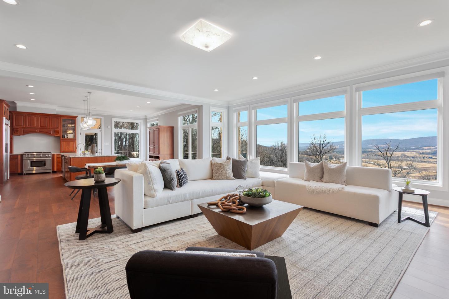 14812 Manor View