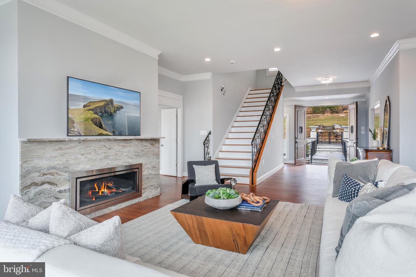 14812 Manor View