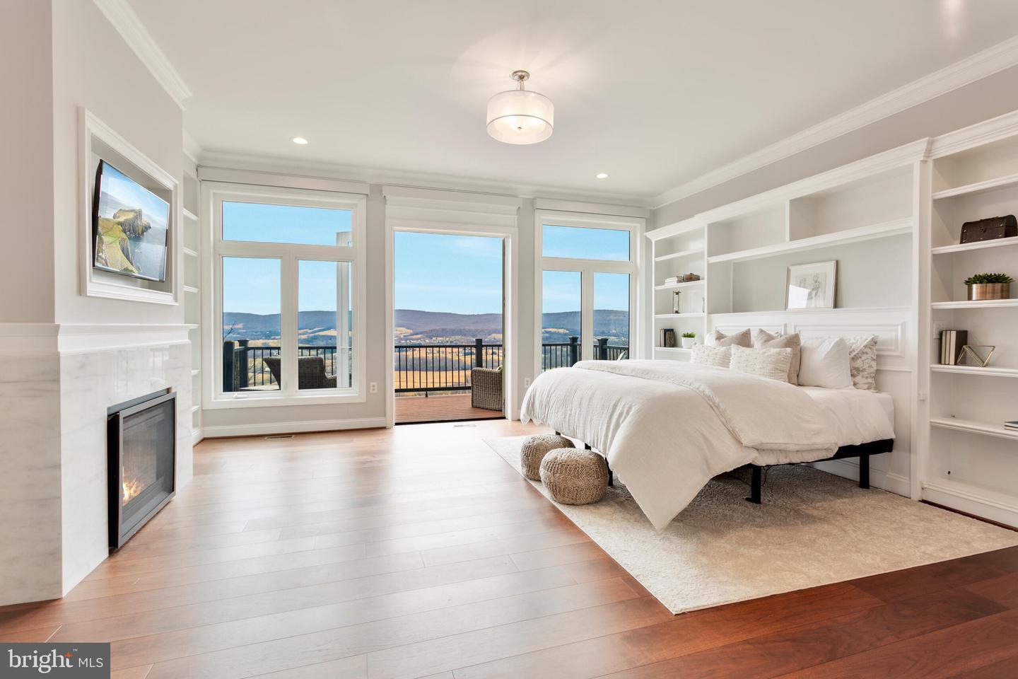 14812 Manor View