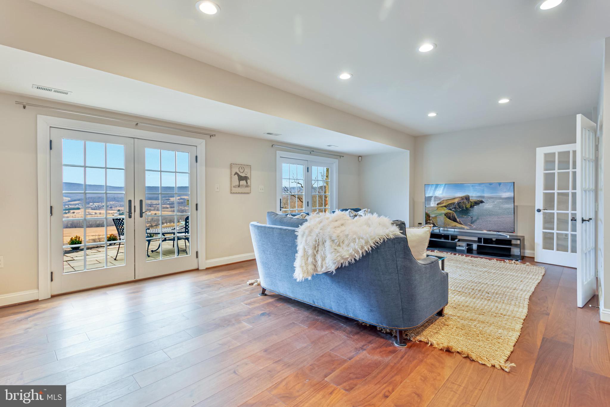 14812 Manor View