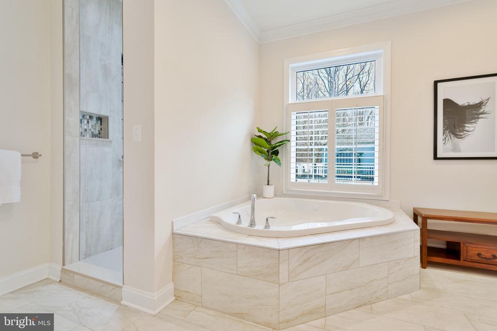 14812 Manor View
