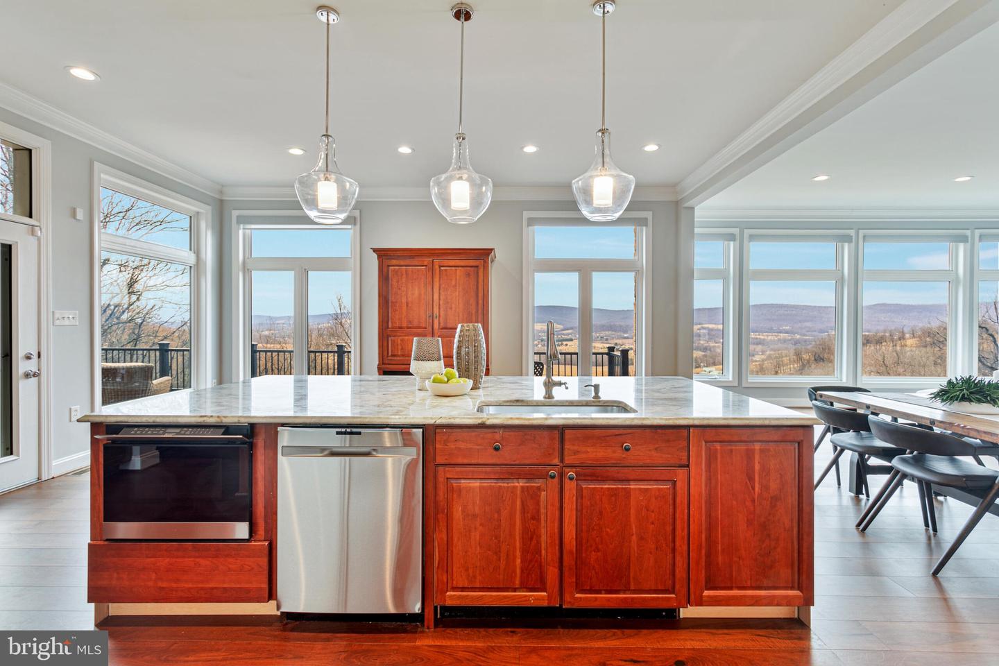 14812 Manor View