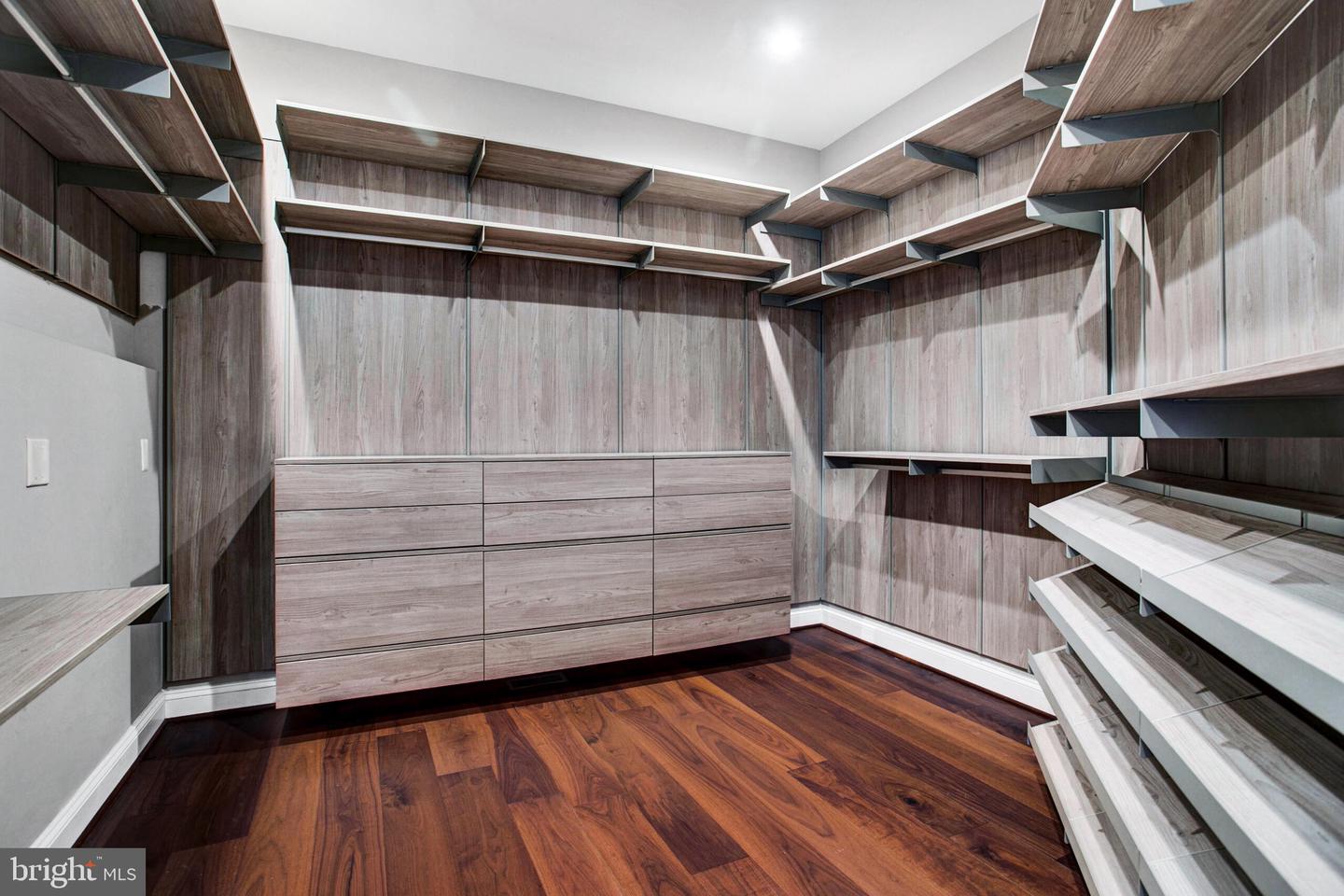 14812 Manor View