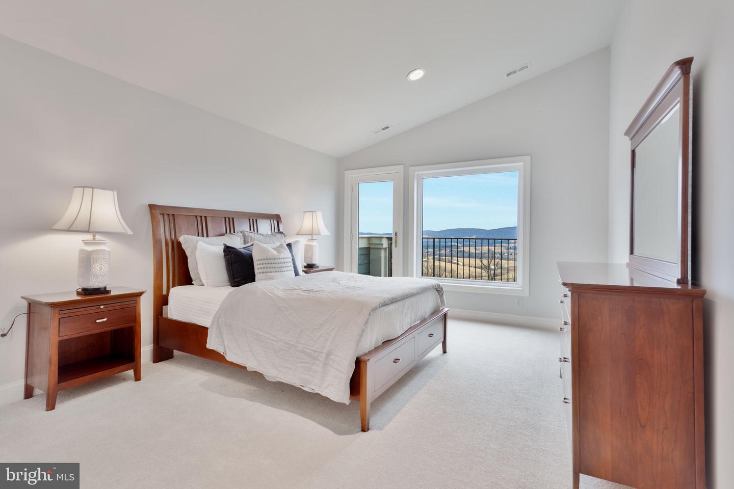 14812 Manor View