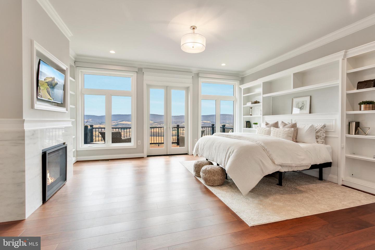 14812 Manor View