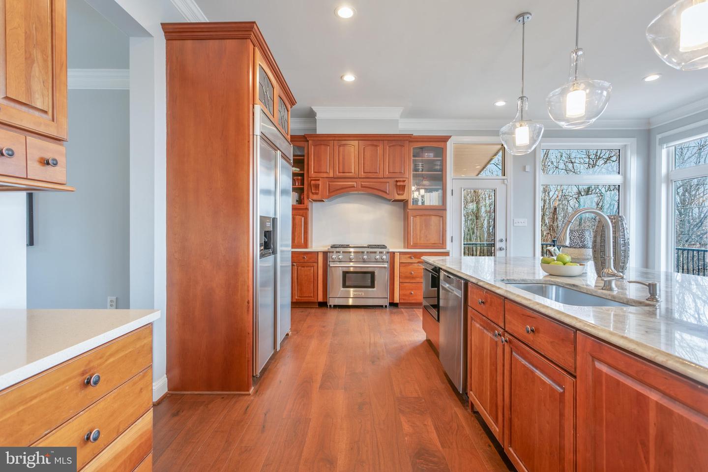 14812 Manor View