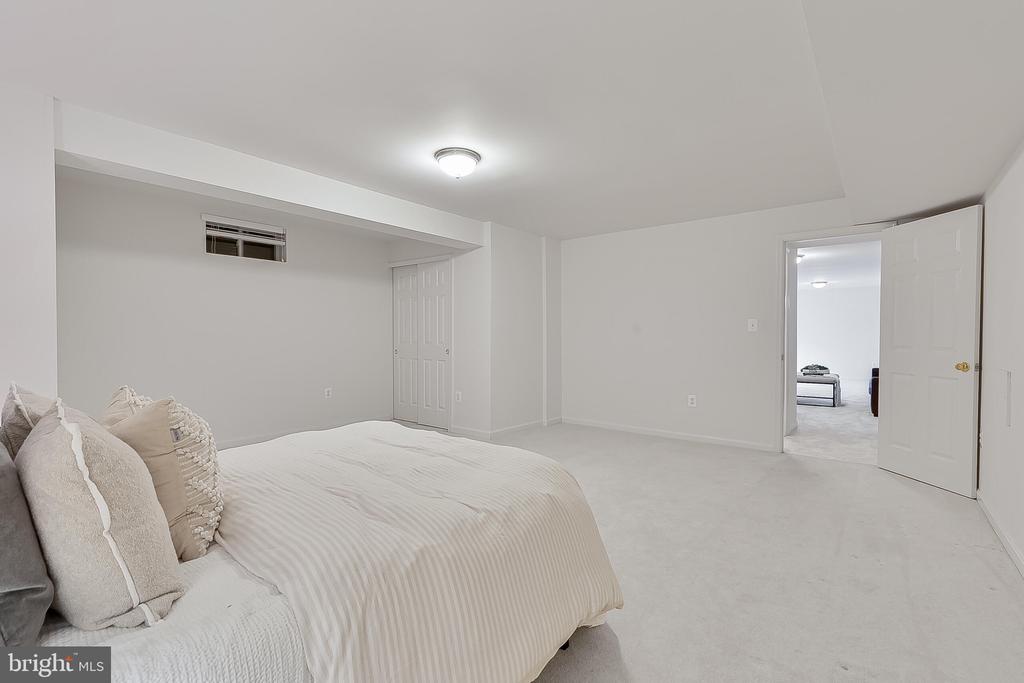 22059 WATER RUN COURT