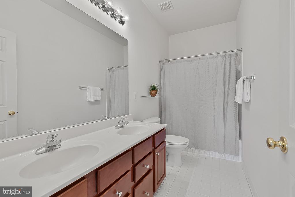 22059 WATER RUN COURT