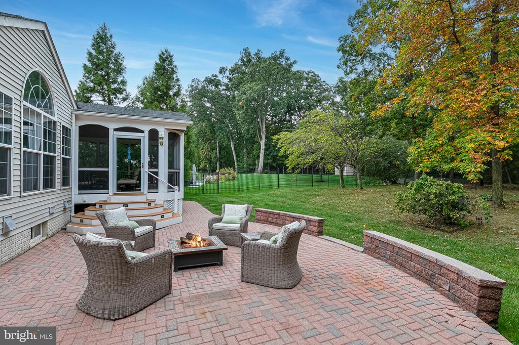 22059 WATER RUN COURT