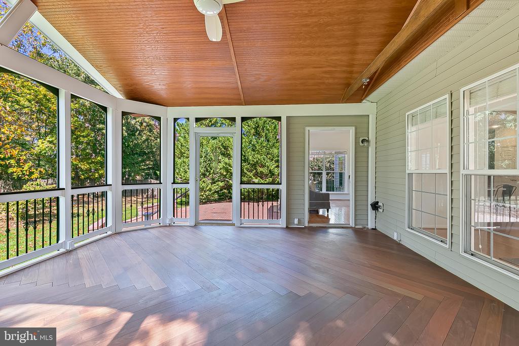 22059 WATER RUN COURT