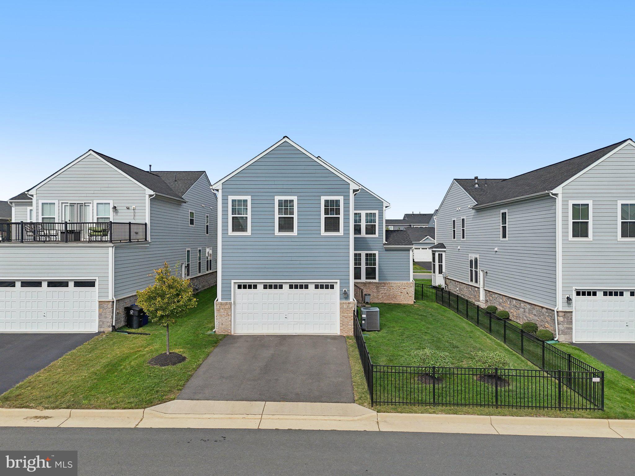 1023 THEMIS STREET SE