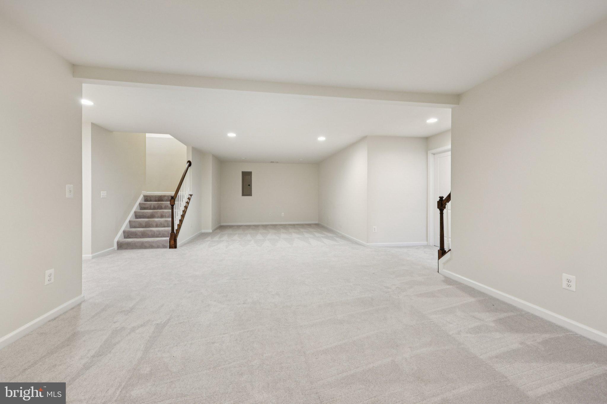 1023 THEMIS STREET SE