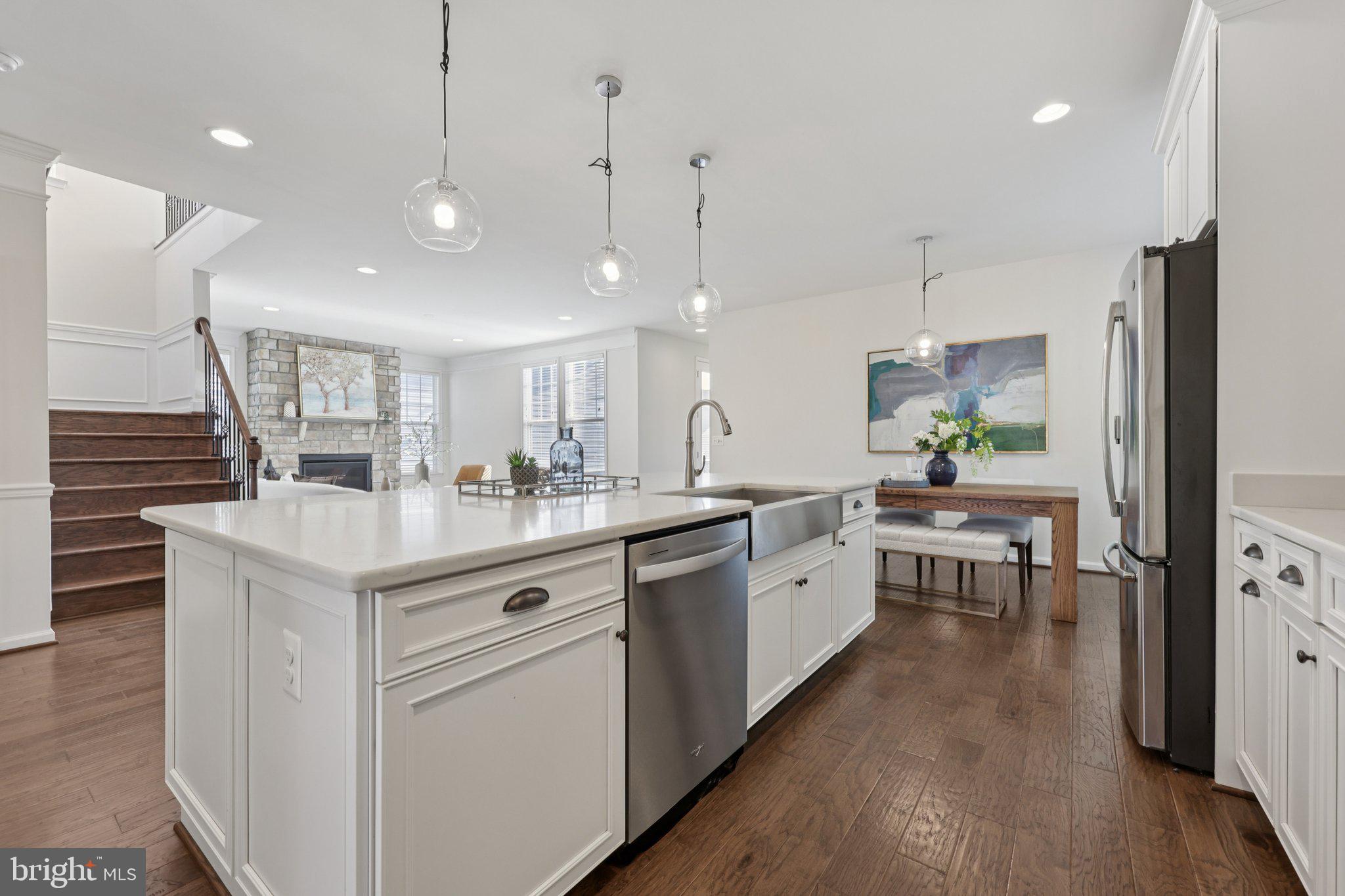 1023 THEMIS STREET SE