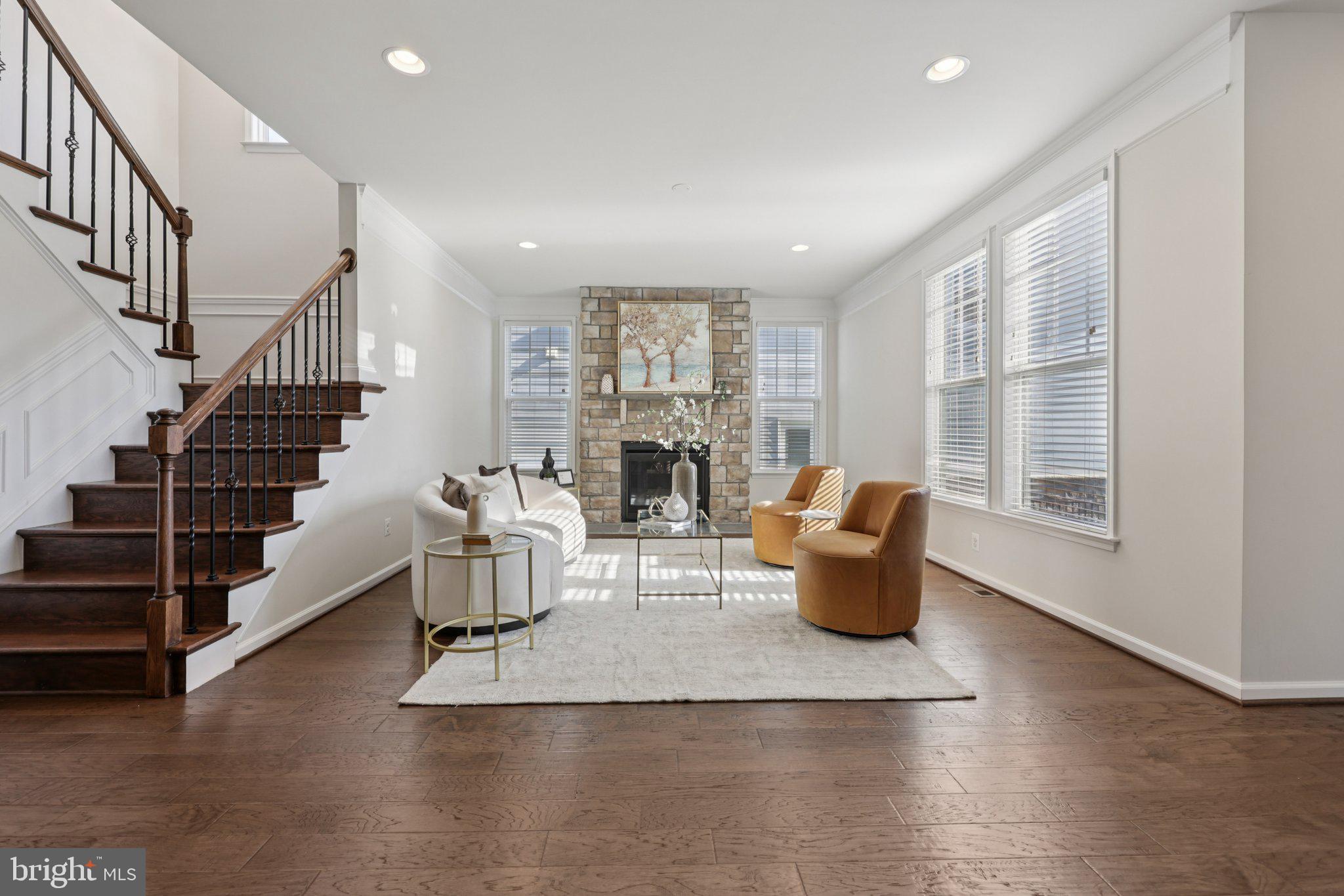 1023 THEMIS STREET SE